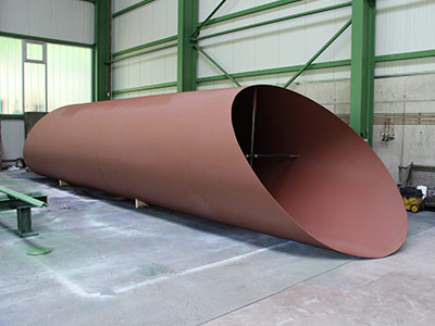 Blechkonstruktionen: Rohrbrücke für den Einsatz einem Glaswerk